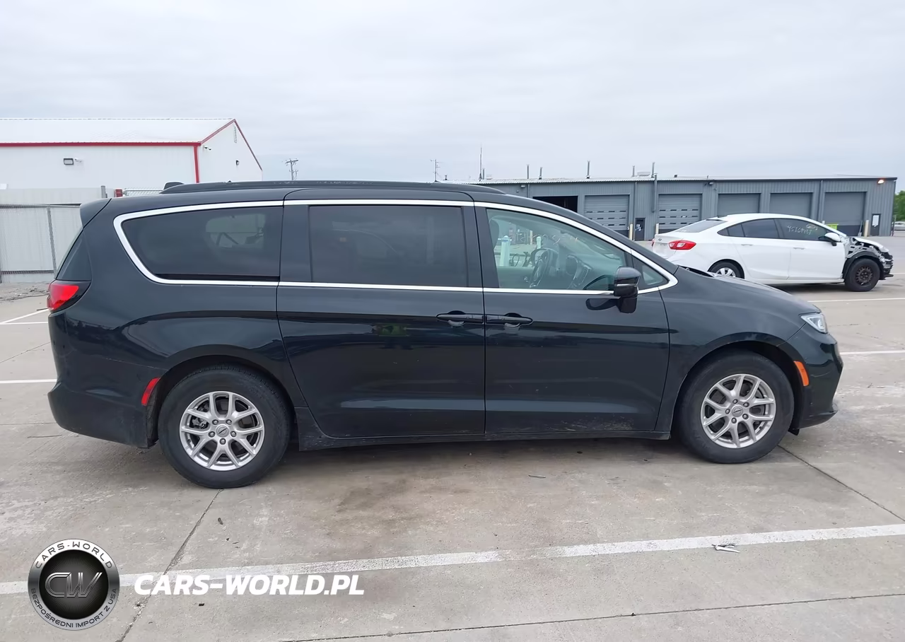 2022 Chrysler Pacifica Touring L VIN:2C4RC1BG7NR140445 - 13