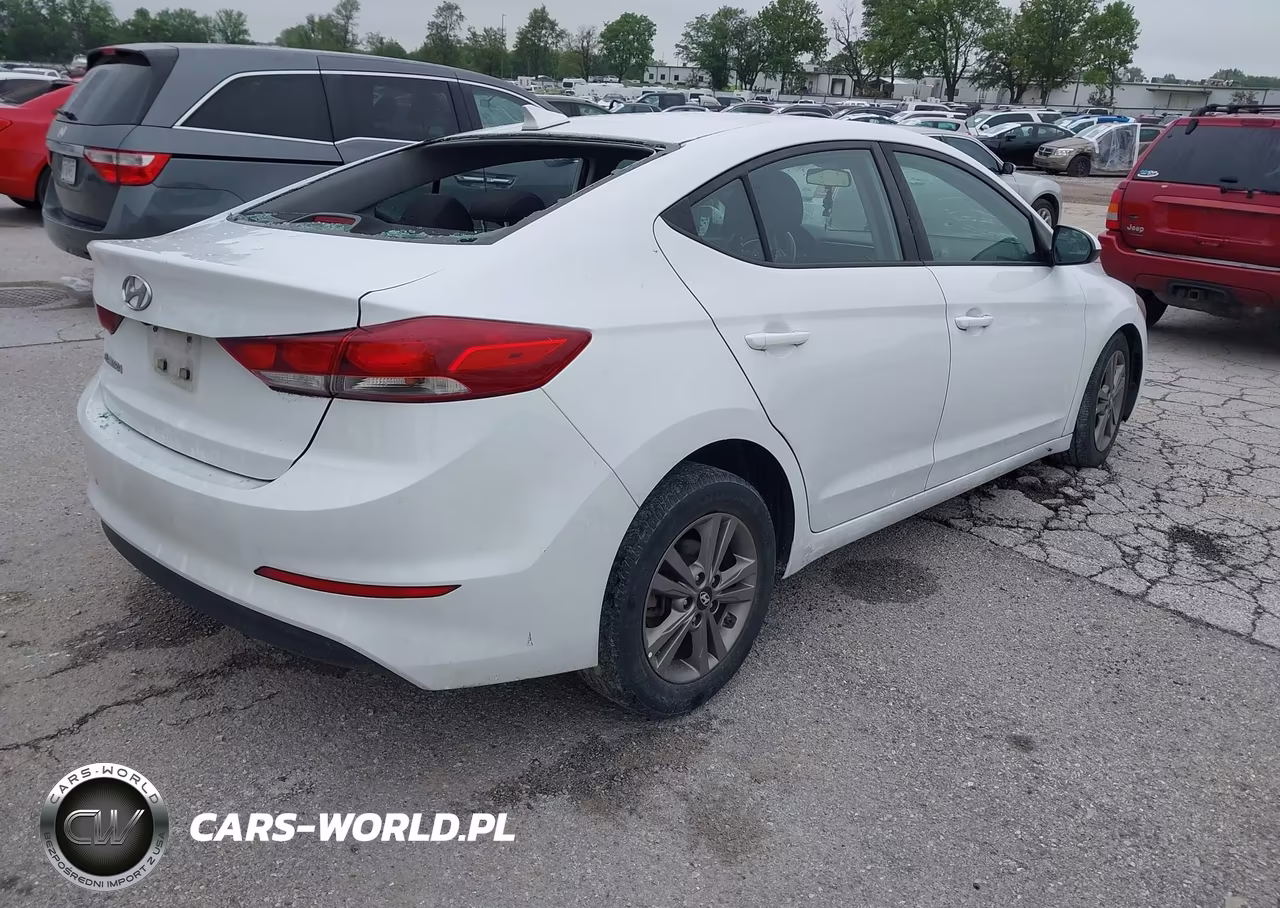 2018 Hyundai Elantra Sel VIN:5NPD84LF5JH339097 - 4