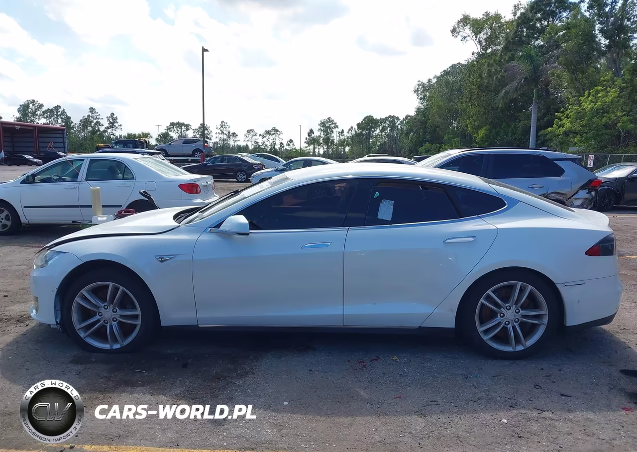 2015 Tesla Model S 60-70-85 VIN:5YJSA1E10FF106889 - 13