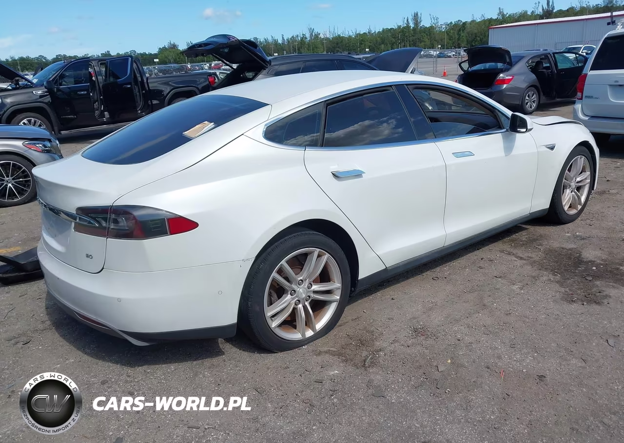 2015 Tesla Model S 60-70-85 VIN:5YJSA1E10FF106889 - 4