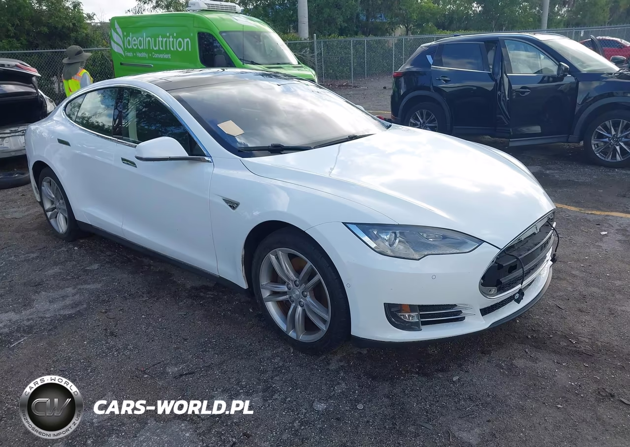 2014 Tesla Model S – zdjęcie 1 z 18