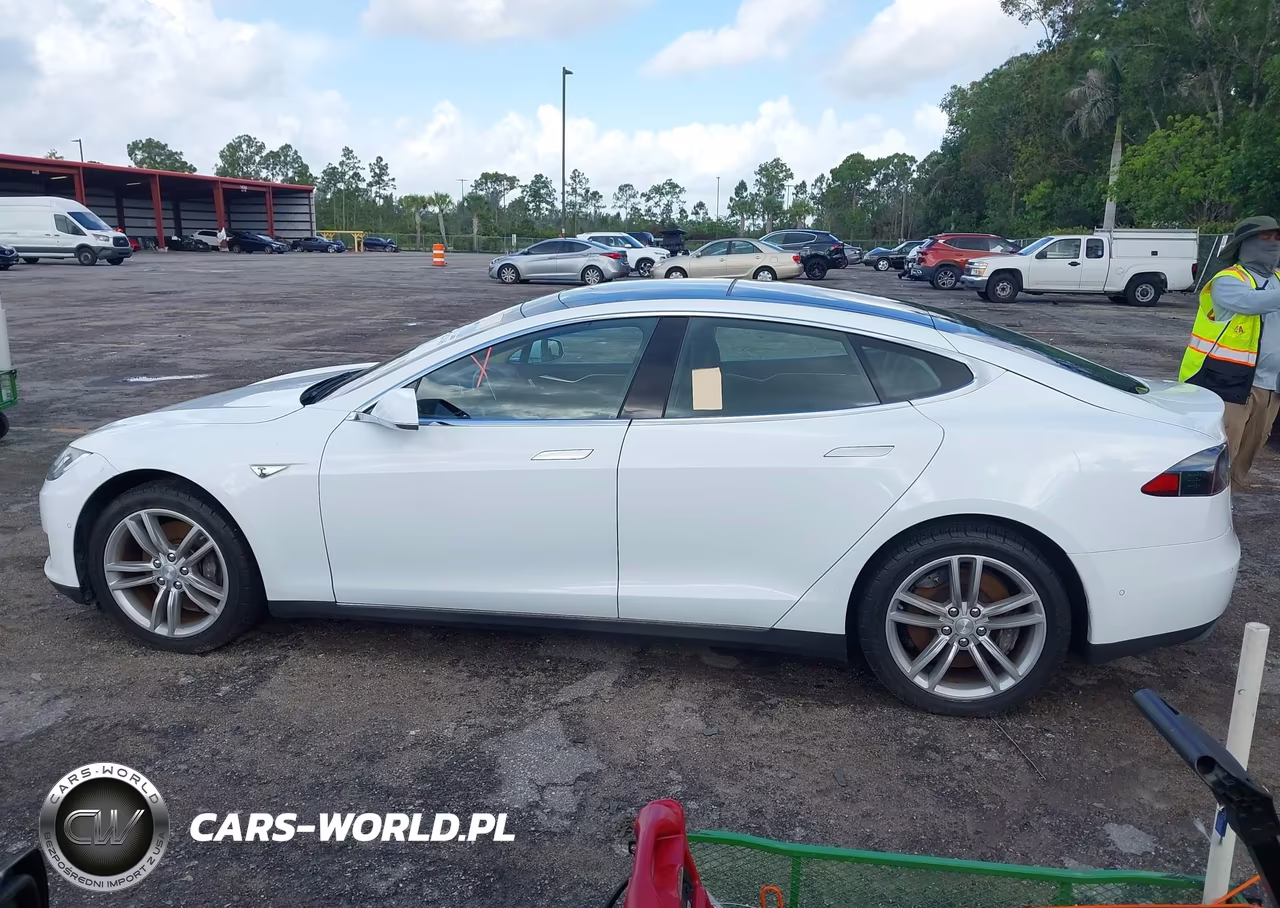 2014 Tesla Model S VIN:5YJSA1S16EFP52389 - 14