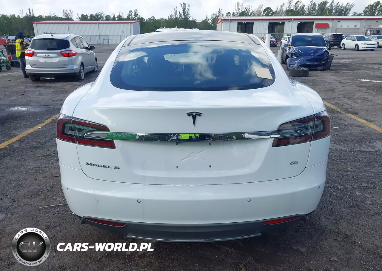 2014 Tesla Model S VIN:5YJSA1S16EFP52389 - 16