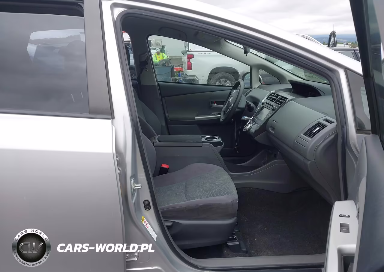 2013 Toyota Prius V Two VIN:JTDZN3EU7D3255299 - 5