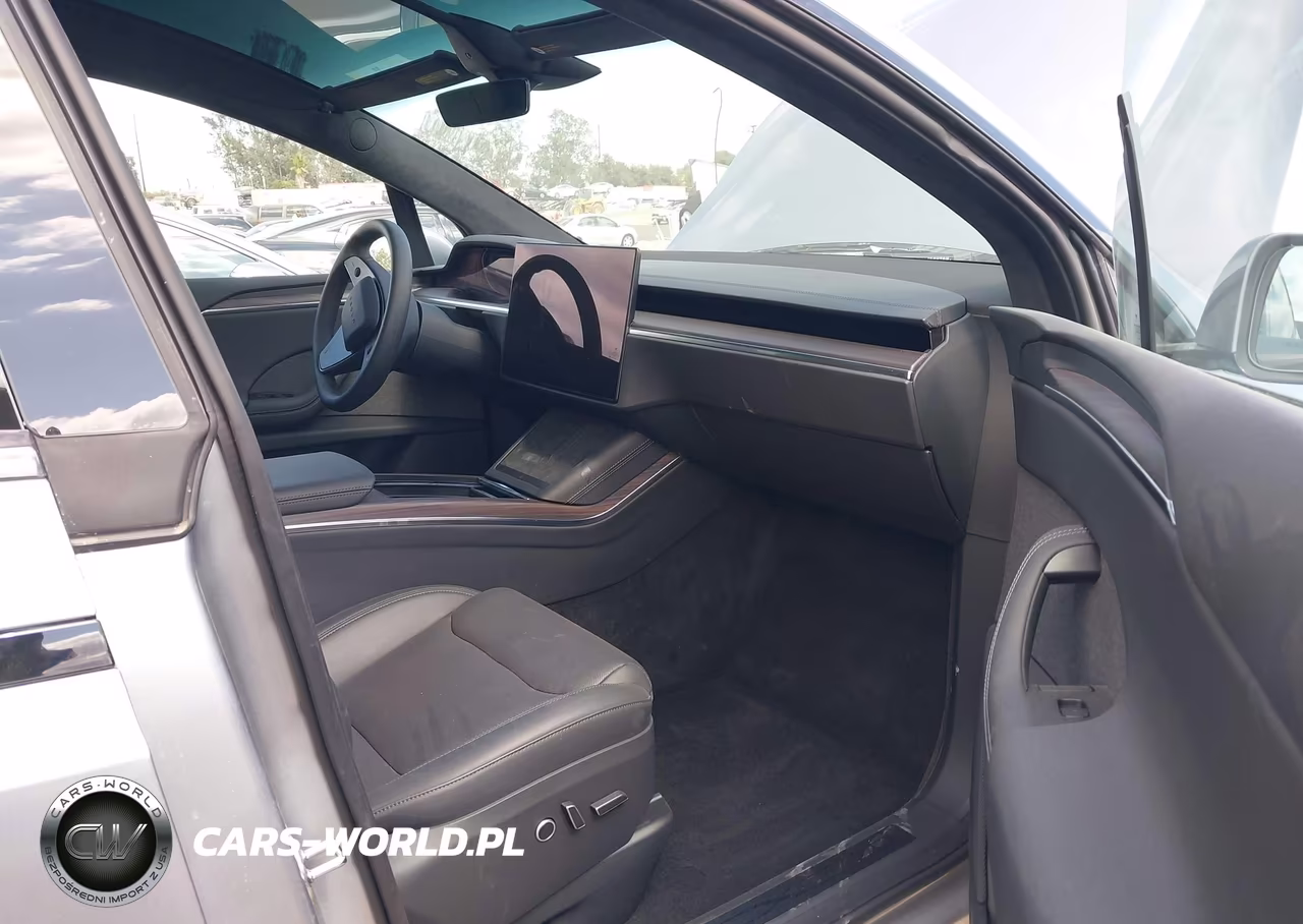 2025 Tesla Model X Long Range VIN:7SAXCBE5XSF469741 - 5