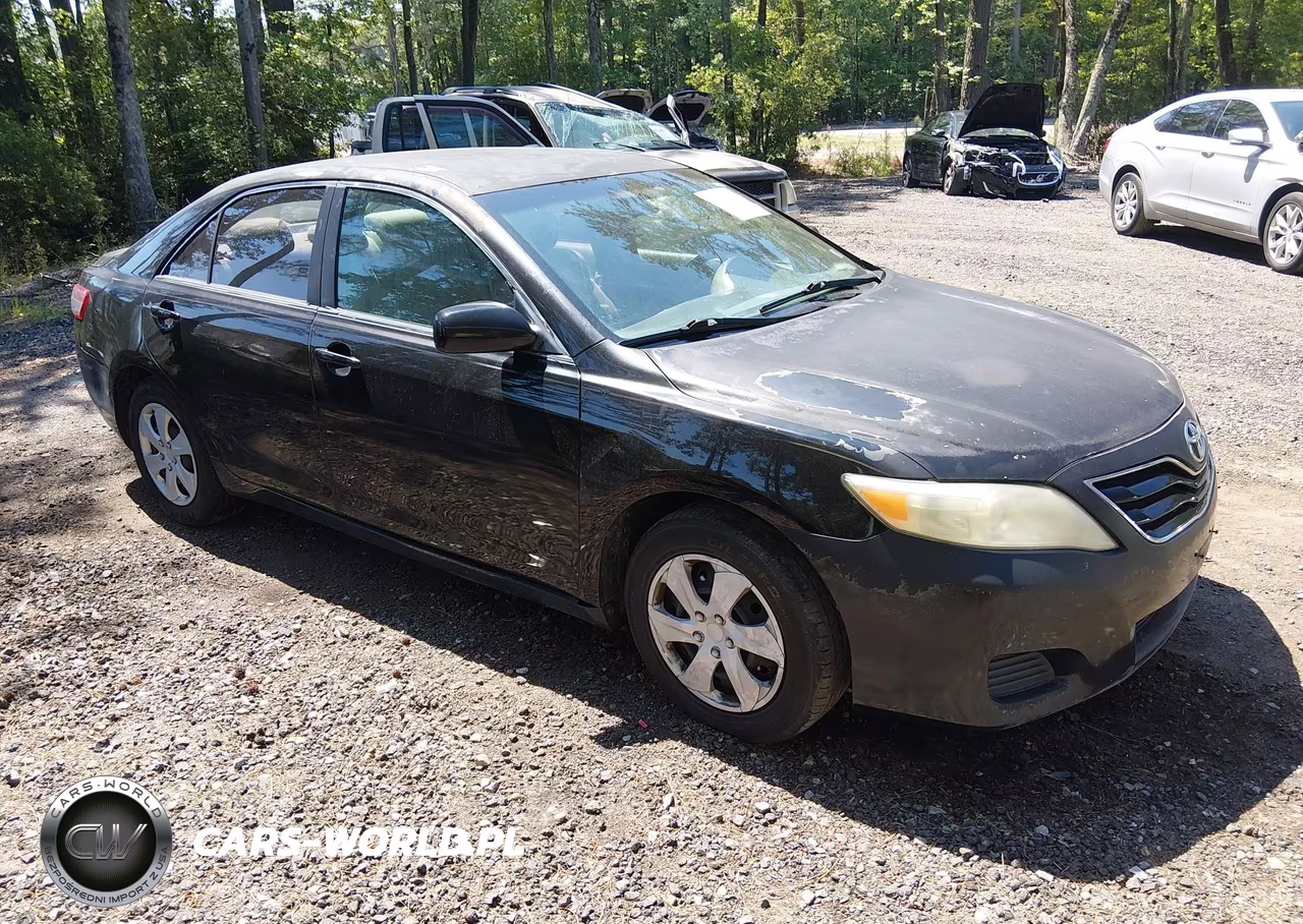 2010 Toyota Camry Le – zdjęcie 1 z 11