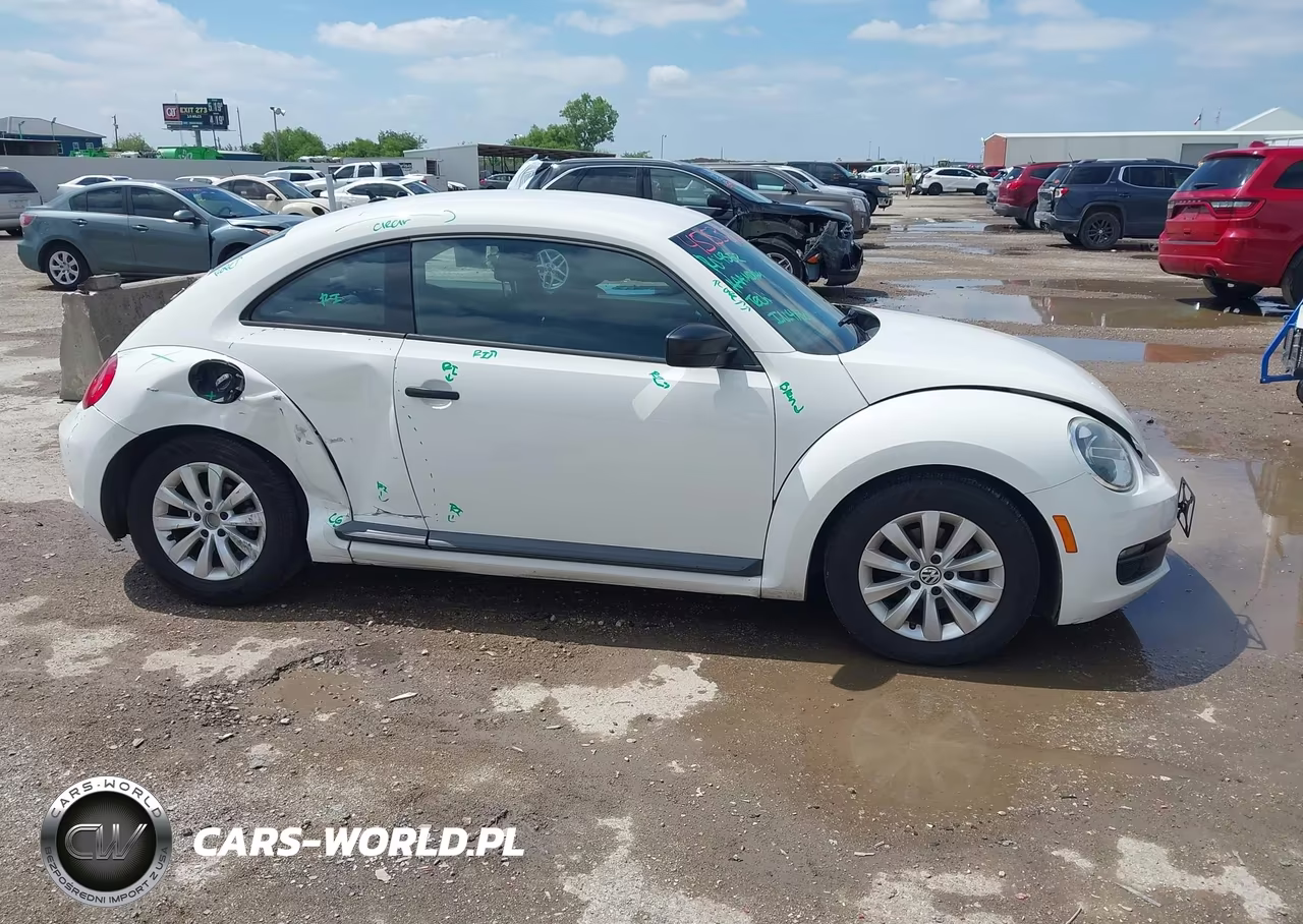2013 Volkswagen Beetle 2.5L Entry VIN:3VWFP7AT8DM652260 - 13