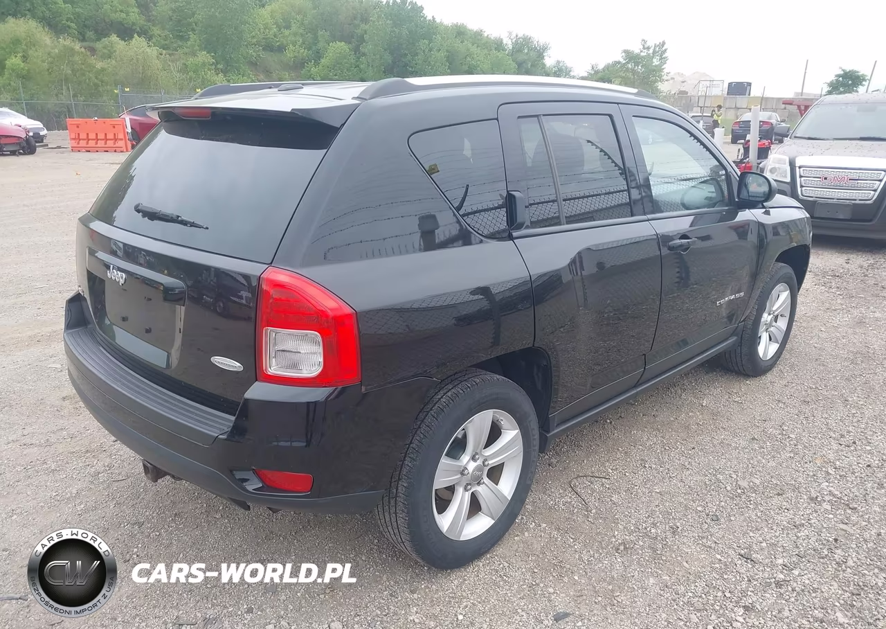 2012 Jeep Compass Latitude VIN:1C4NJDEB6CD650386 - 4