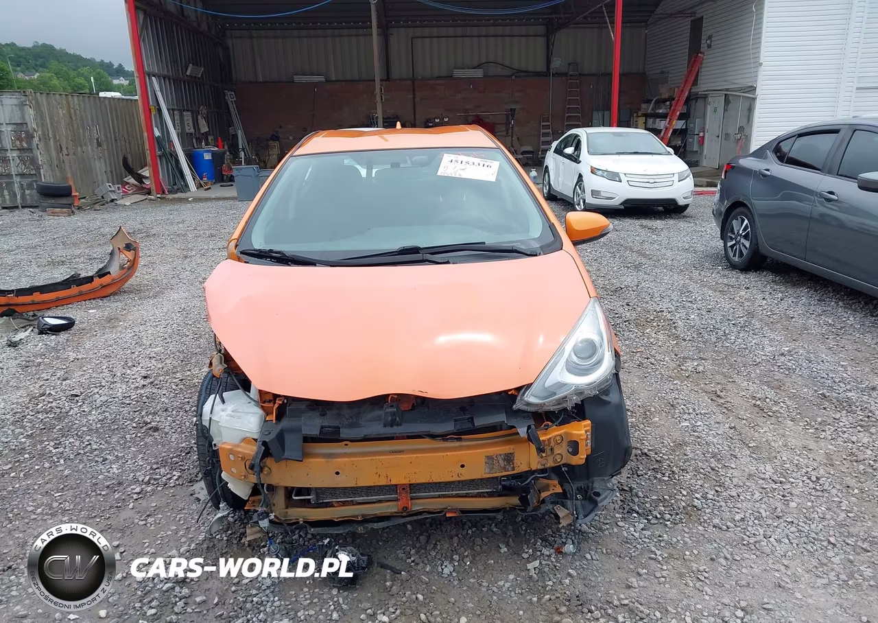 2016 Toyota Prius C Two VIN:JTDKDTB32G1131005 - 13