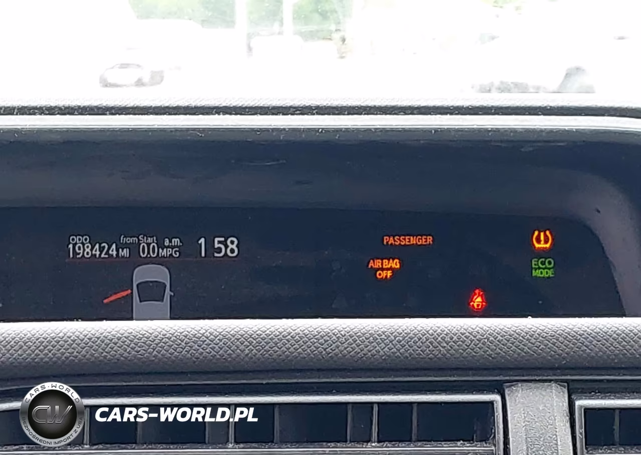2016 Toyota Prius C Two VIN:JTDKDTB32G1131005 - 16