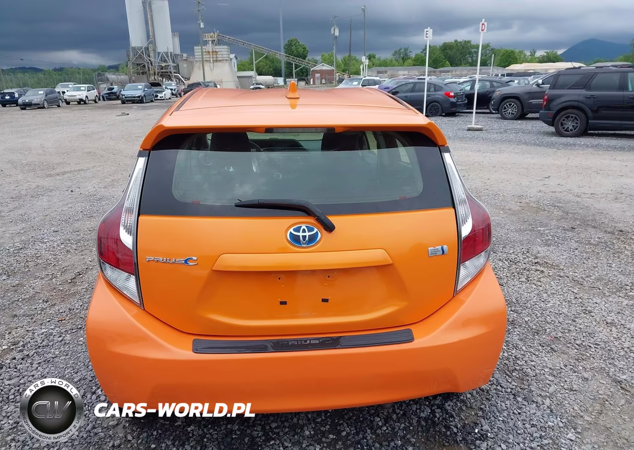 2016 Toyota Prius C Two VIN:JTDKDTB32G1131005 - 17