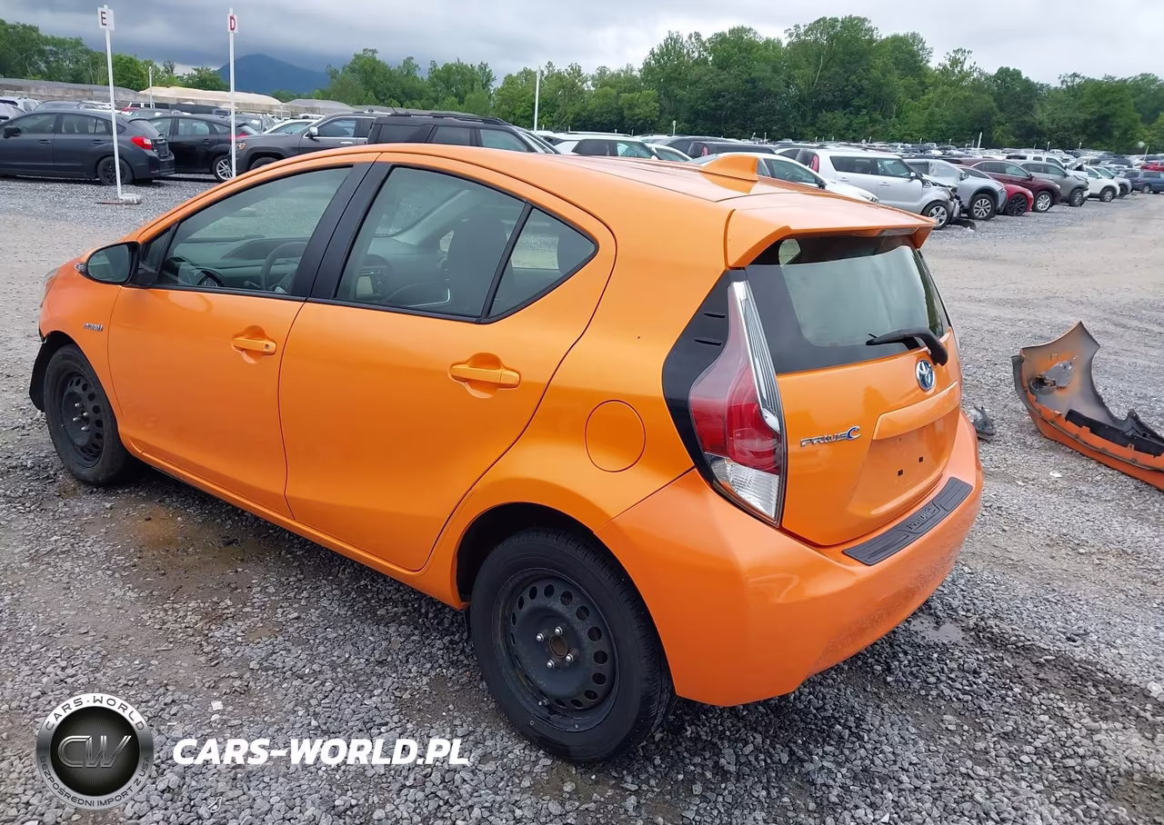 2016 Toyota Prius C Two VIN:JTDKDTB32G1131005 - 3