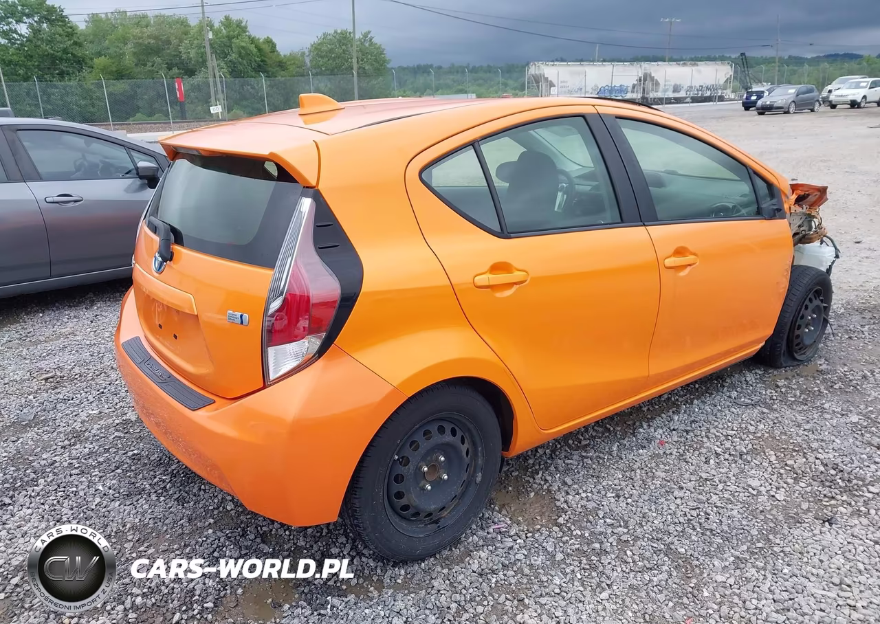 2016 Toyota Prius C Two VIN:JTDKDTB32G1131005 - 4