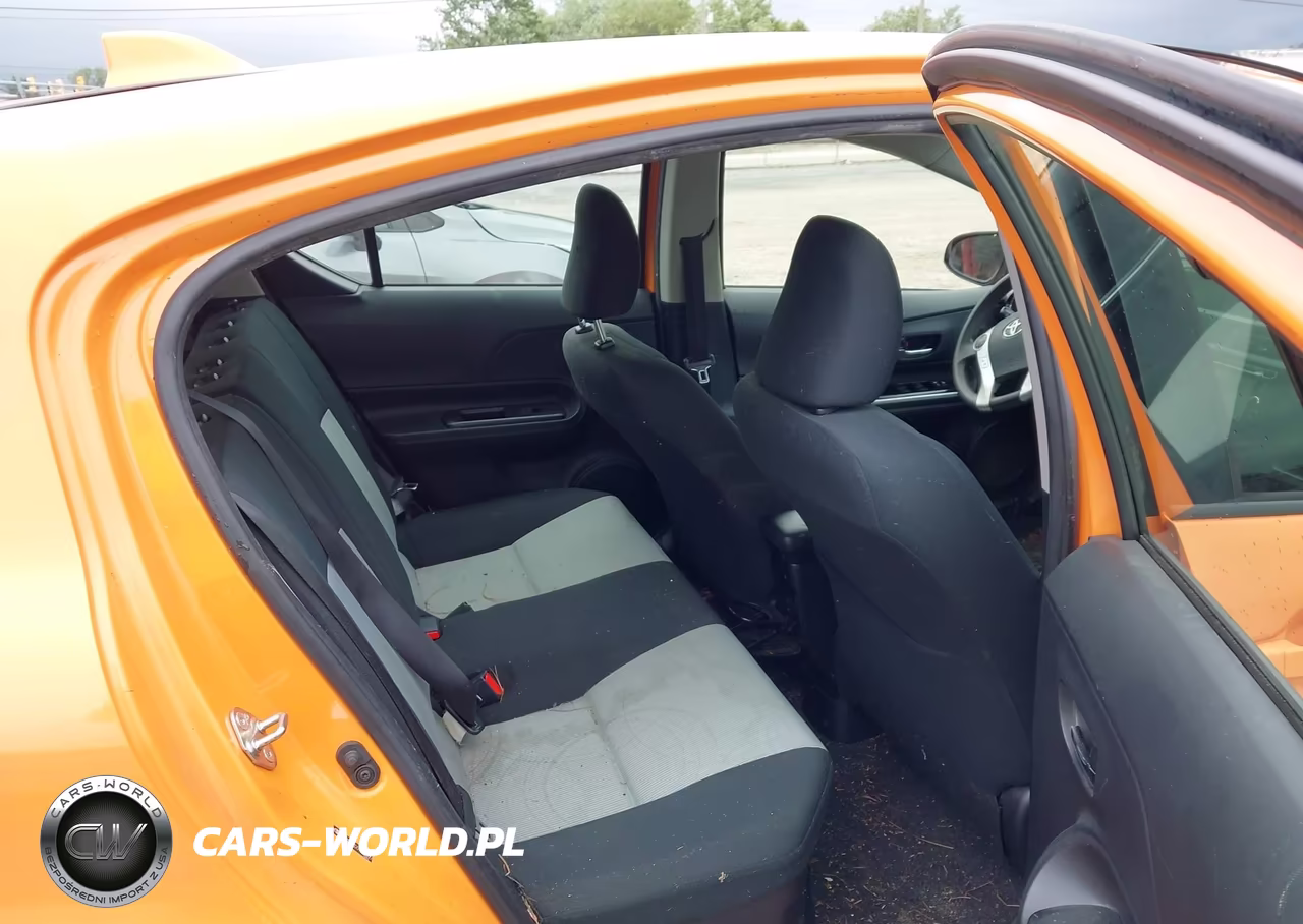 2016 Toyota Prius C Two VIN:JTDKDTB32G1131005 - 8