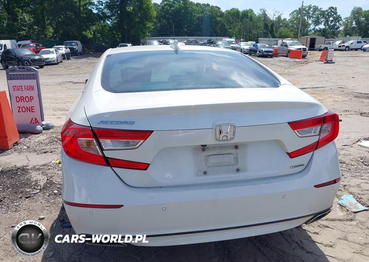 2018 Honda Accord Touring VIN:1HGCV1F97JA125651 - 16