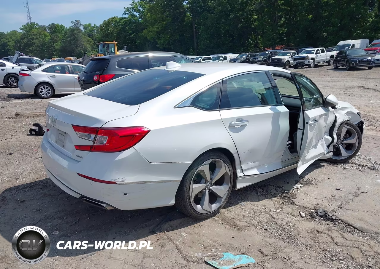 2018 Honda Accord Touring VIN:1HGCV1F97JA125651 - 4