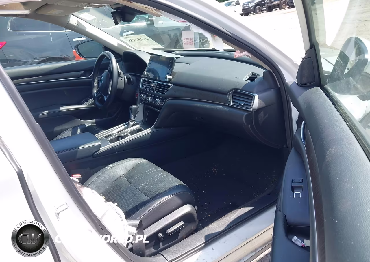 2018 Honda Accord Touring VIN:1HGCV1F97JA125651 - 5