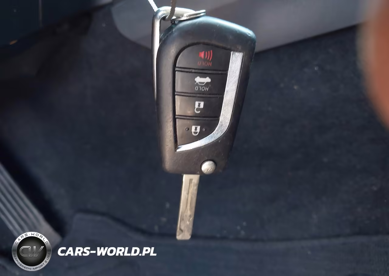 2018 Toyota Camry Le VIN:4T1B11HKXJU655113 - 11
