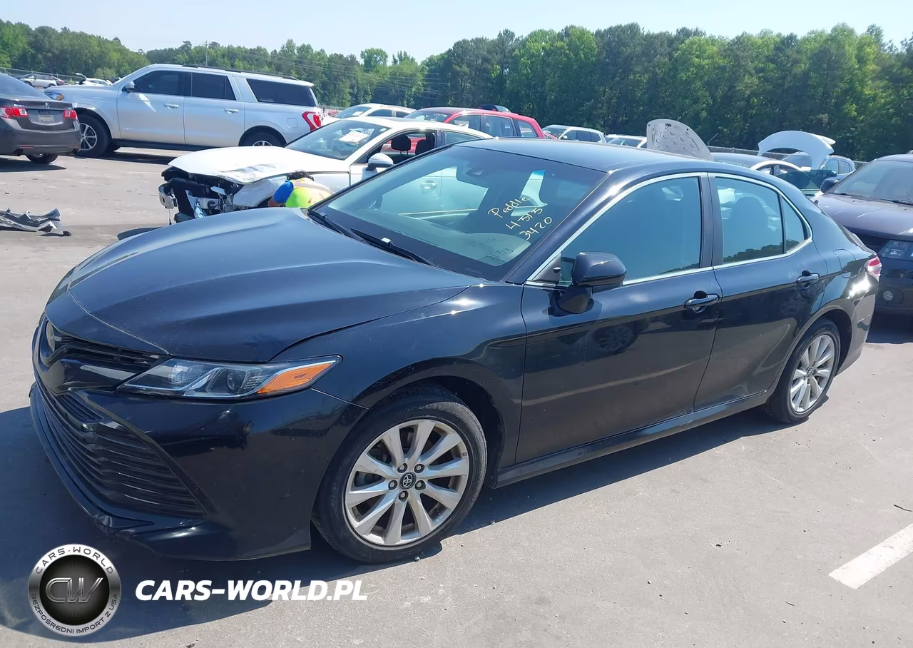 2018 Toyota Camry Le VIN:4T1B11HKXJU655113 - 2