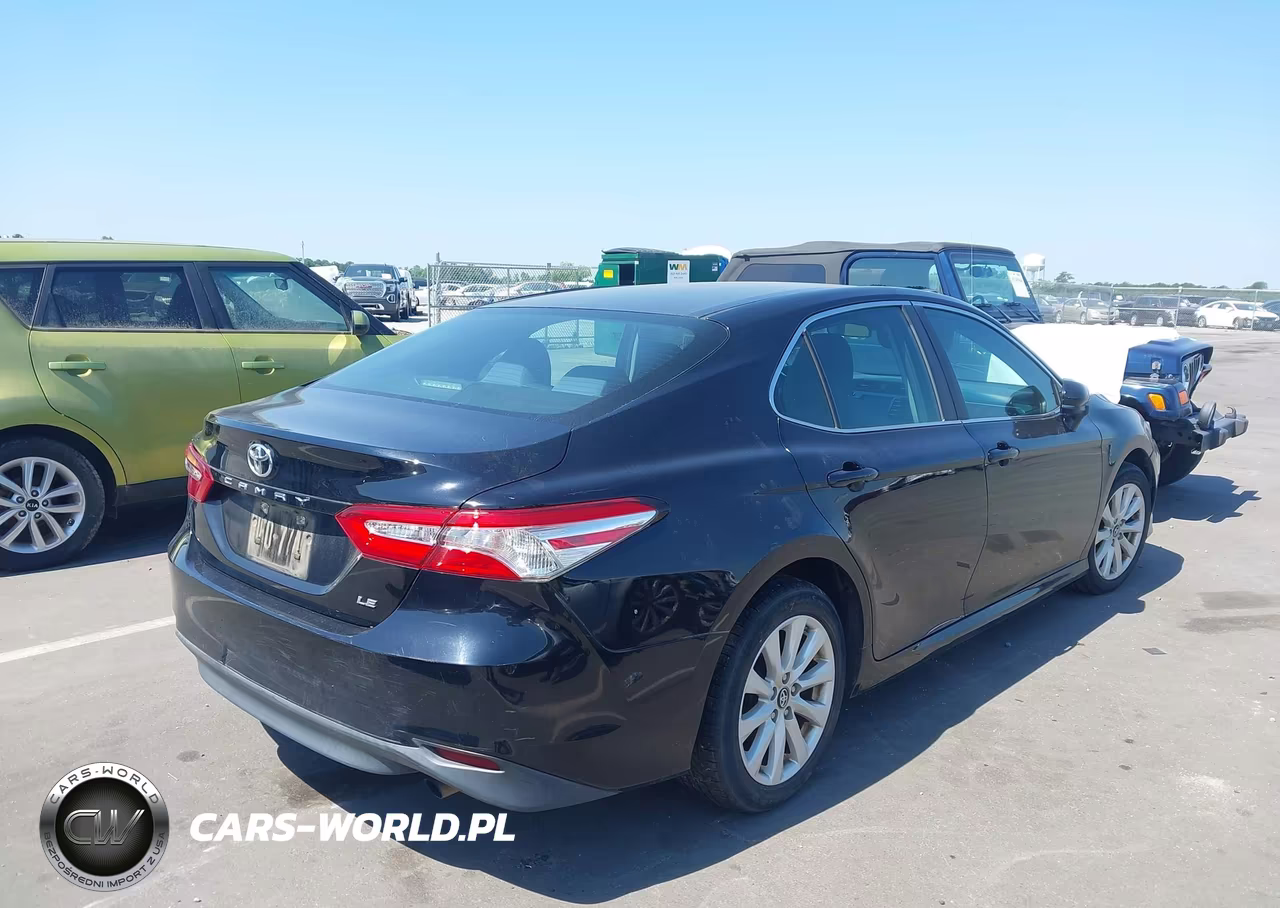 2018 Toyota Camry Le VIN:4T1B11HKXJU655113 - 4