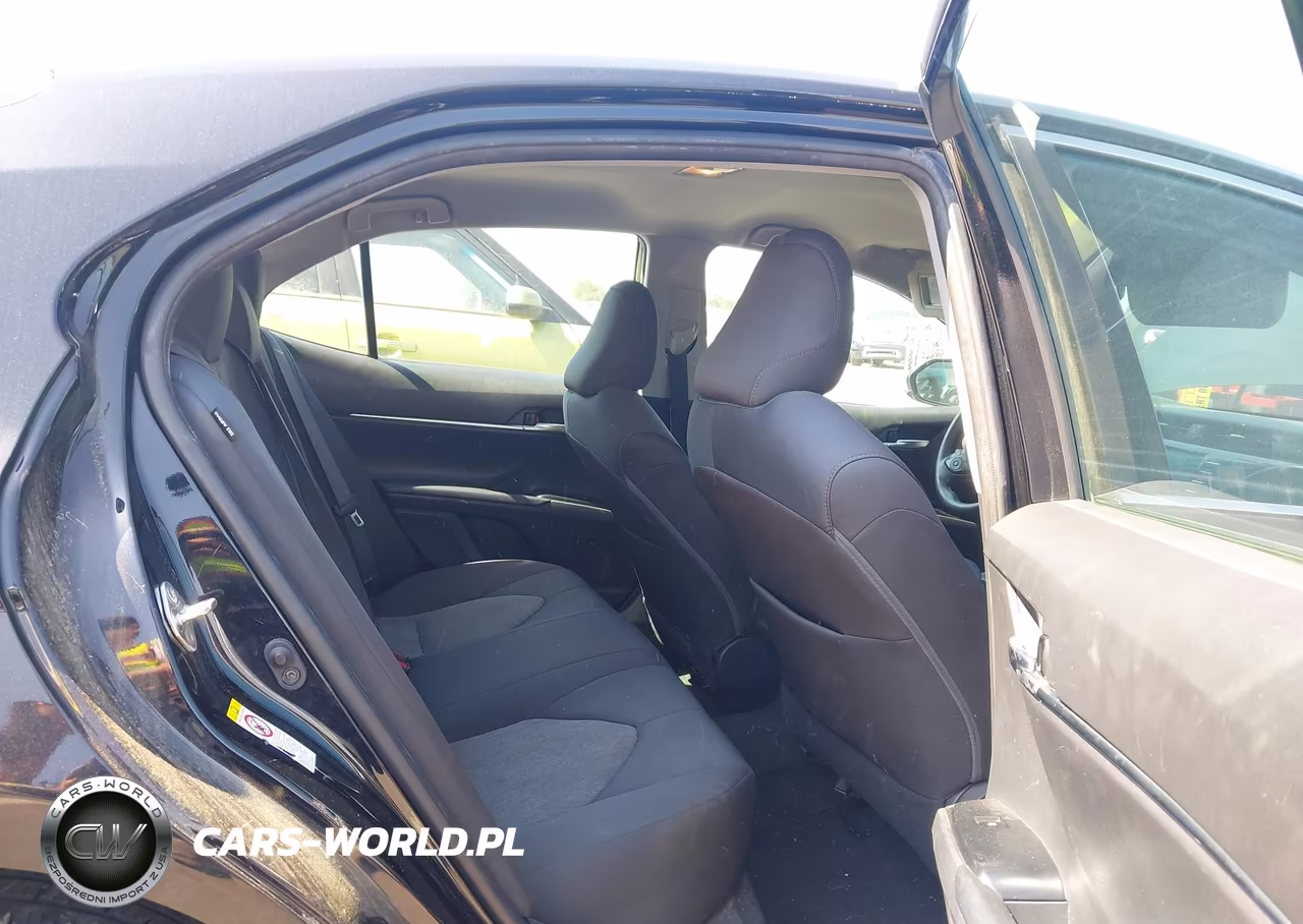 2018 Toyota Camry Le VIN:4T1B11HKXJU655113 - 8