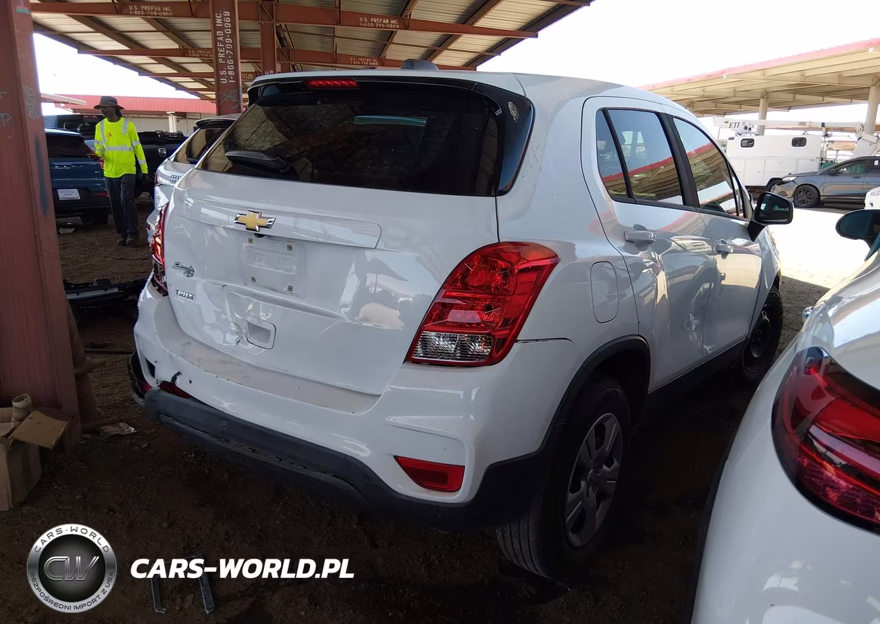 2018 Chevrolet Trax Ls VIN:KL7CJKSB3JB544175 - 4