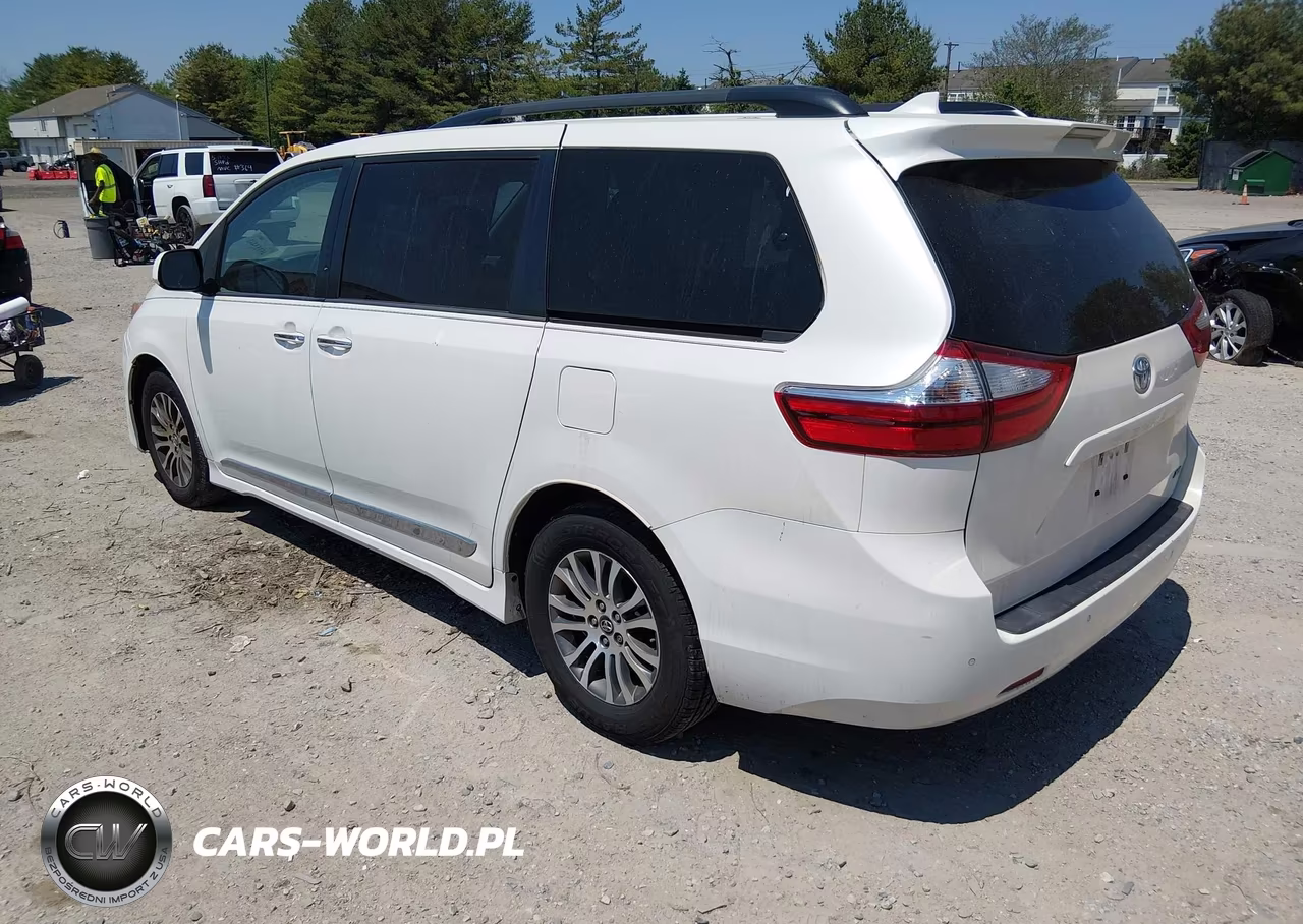 2018 Toyota Sienna Xle 8 Passenger VIN:5TDYZ3DC4JS959687 - 3