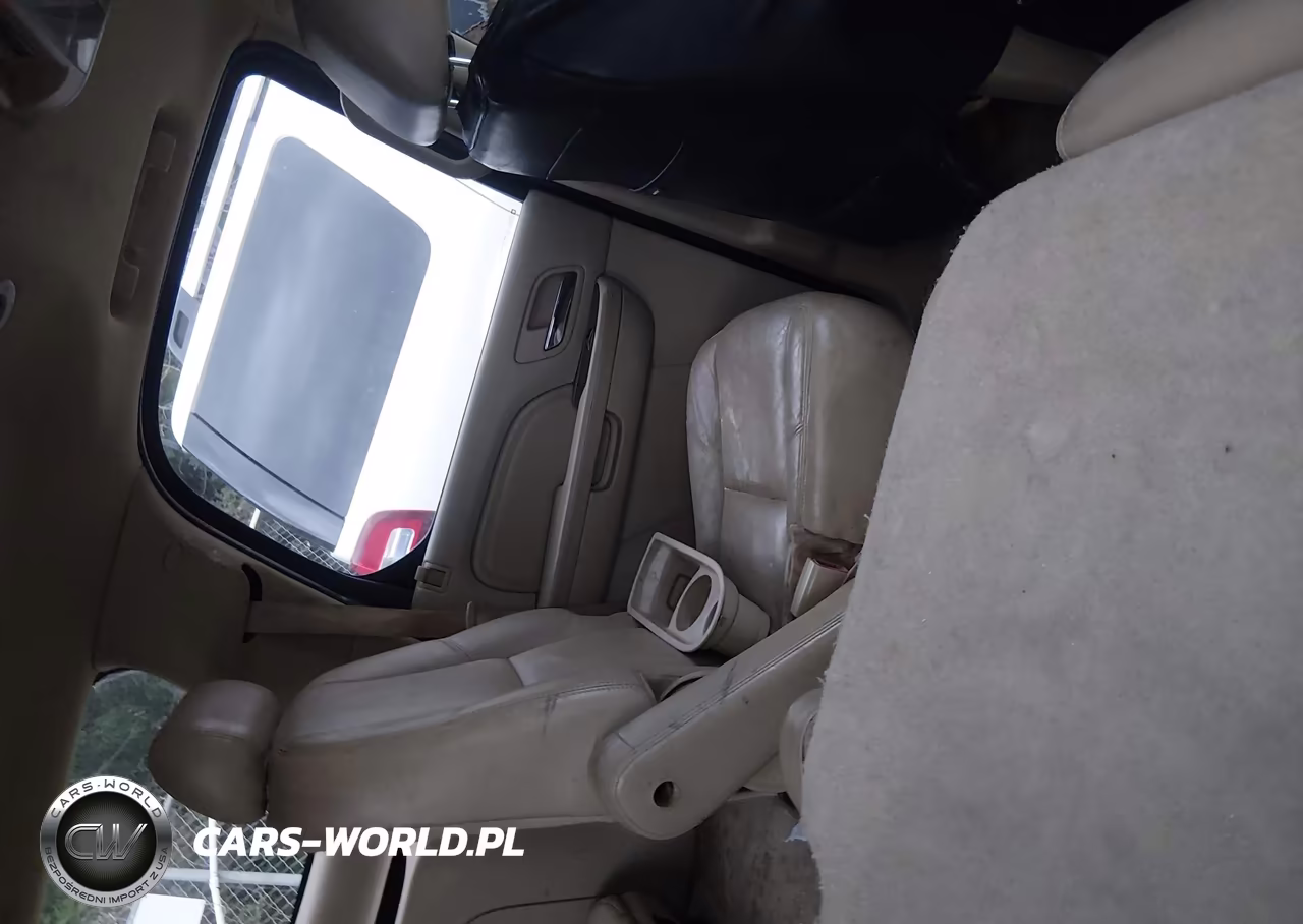 2010 Cadillac Escalade Luxury VIN:1GYUKBEF3AR152771 - 8