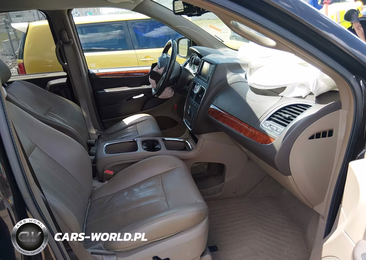 2014 Chrysler Town & Country Touring-L VIN:2C4RC1CG3ER231968 - 5