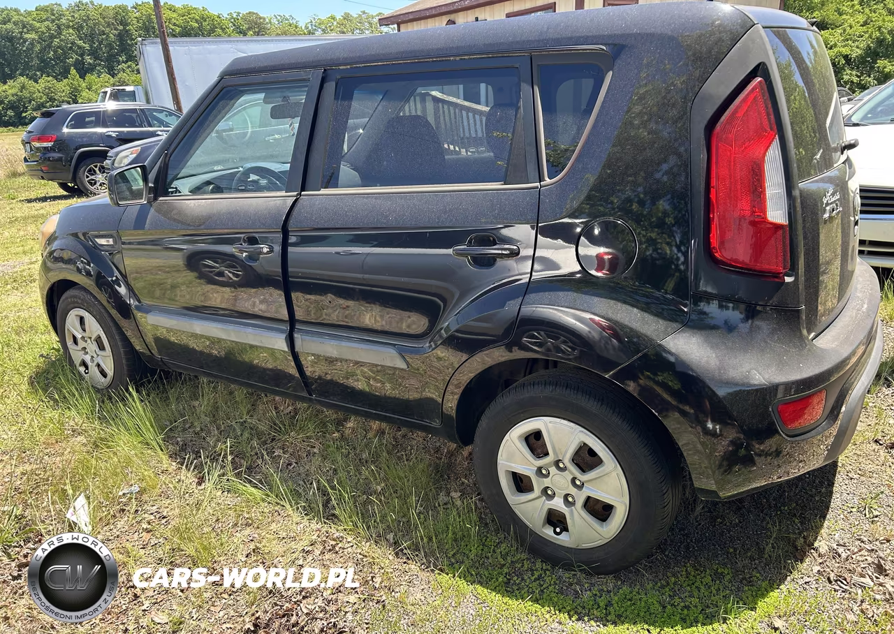 2013 Kia Soul VIN:KNDJT2A50D7635105 - 3