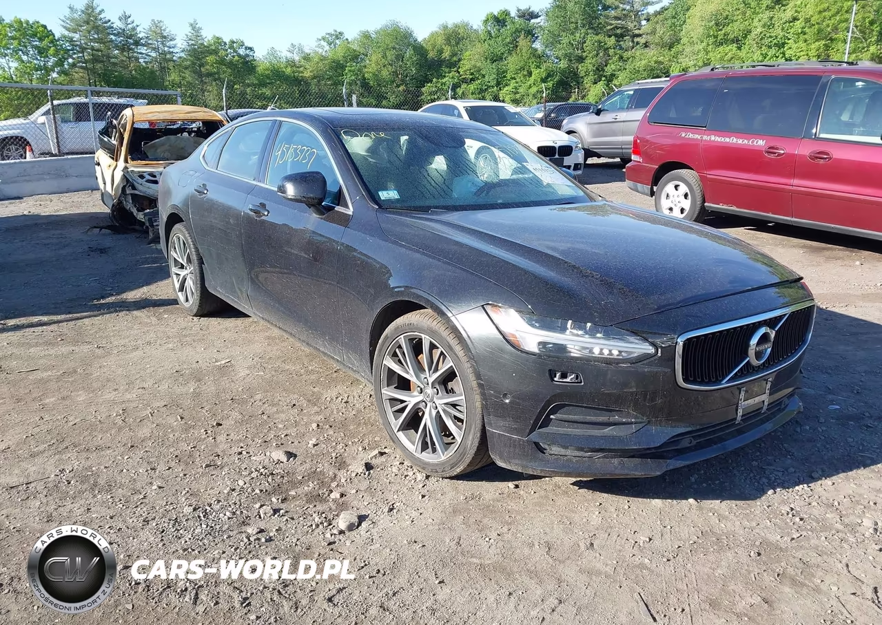 2017 Volvo S90 T6 Momentum