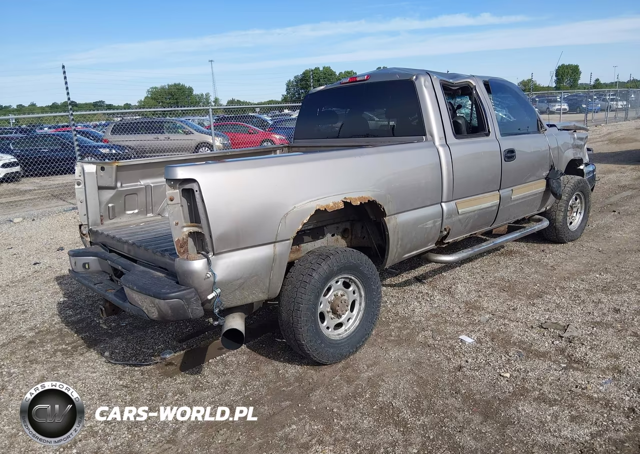 2003 Chevrolet Silverado 2500Hd Ls VIN:1GCHC29133E173133 - 4