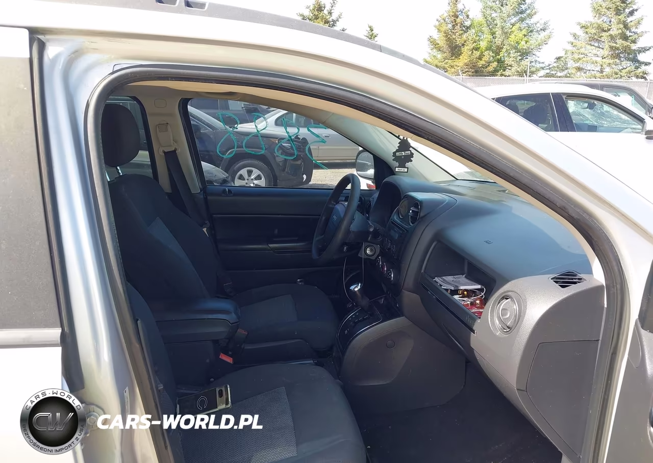 2010 Jeep Compass Sport VIN:1J4NT4FB2AD501456 - 5