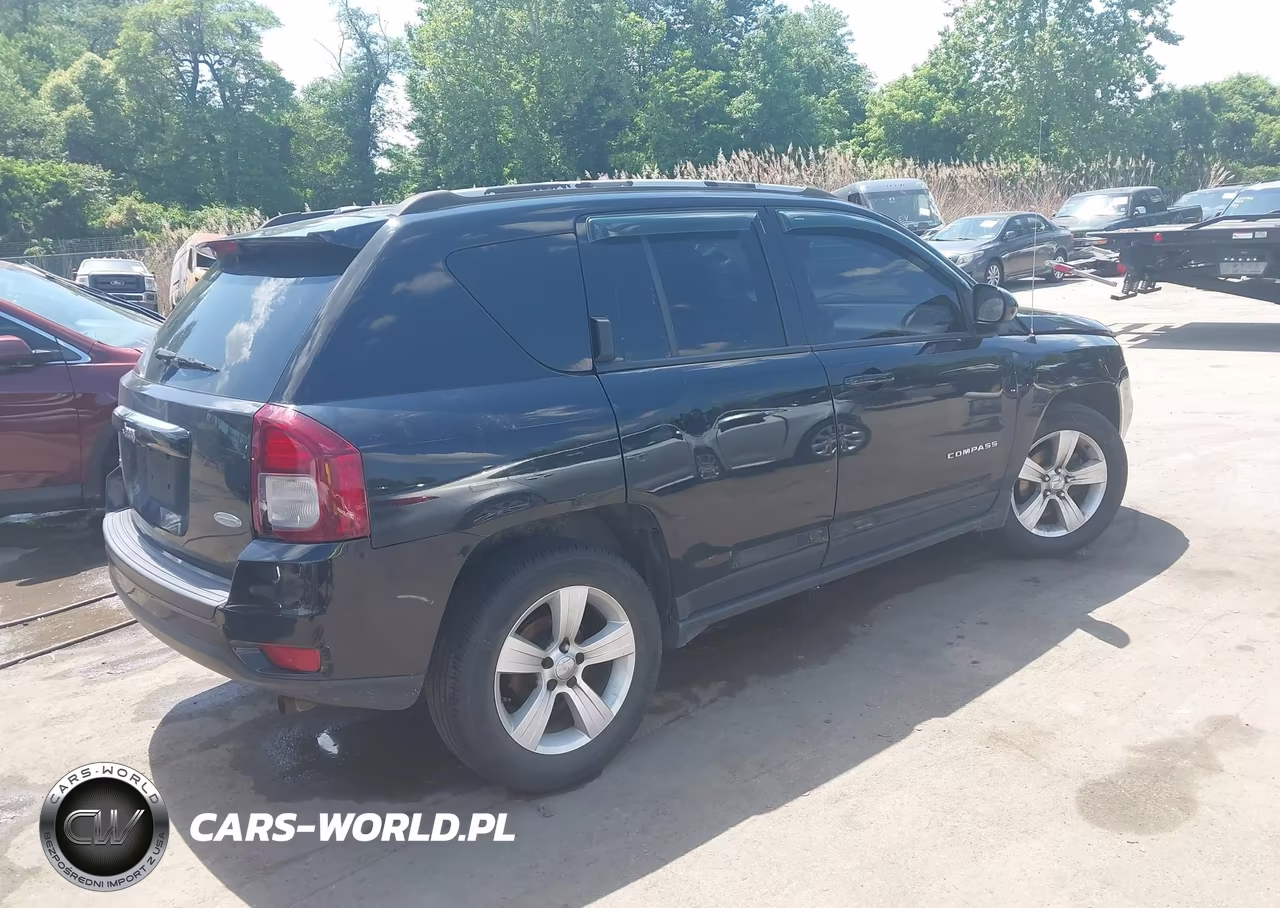 2017 Jeep Compass Latitude 4X4 VIN:1C4NJDEB7HD128308 - 4