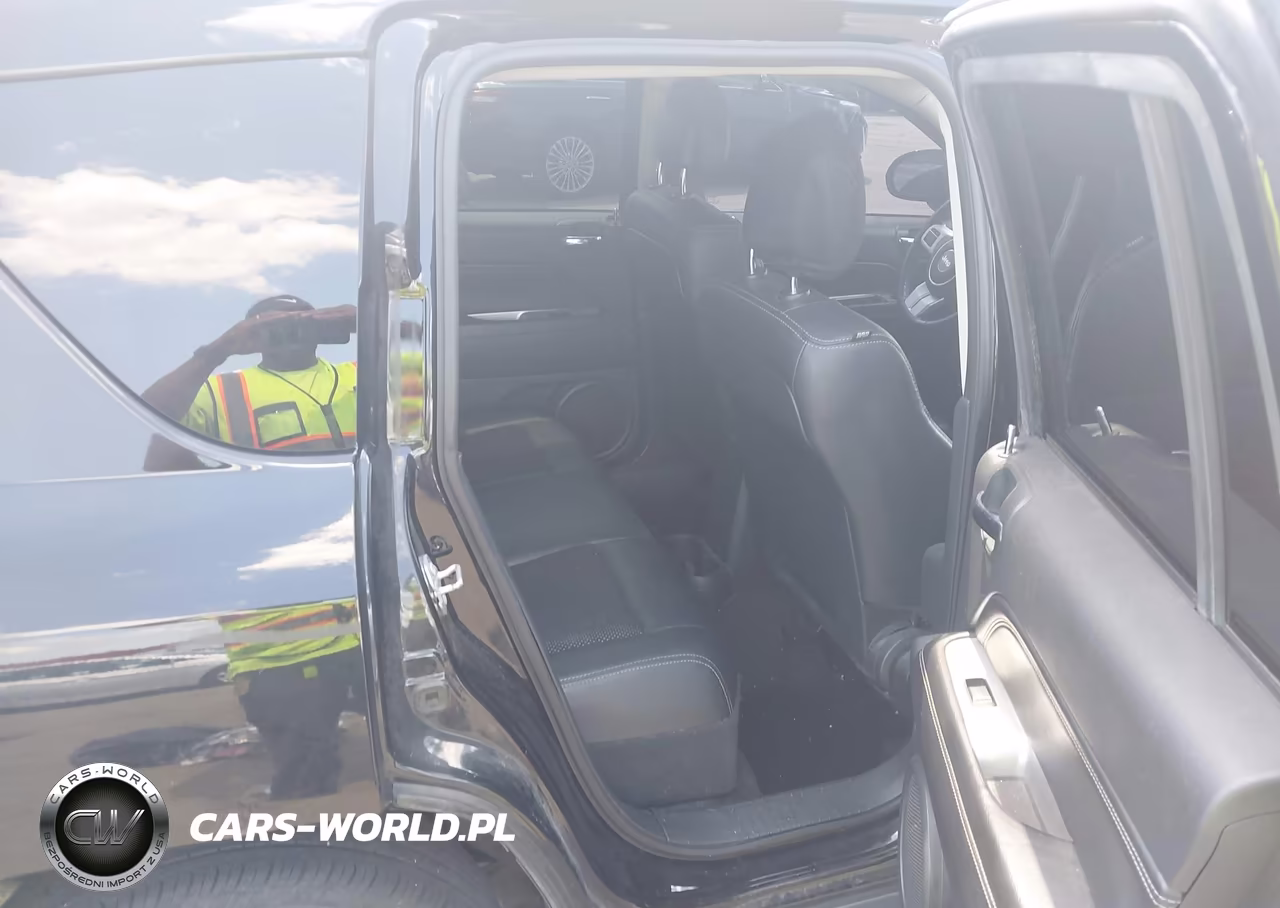 2017 Jeep Compass Latitude 4X4 VIN:1C4NJDEB7HD128308 - 8