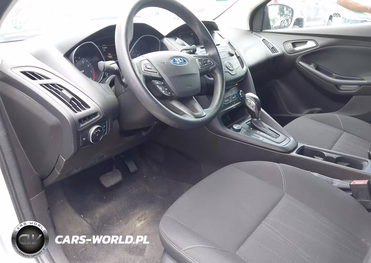 2016 Ford Focus Se VIN:1FADP3F21GL280632 - 5