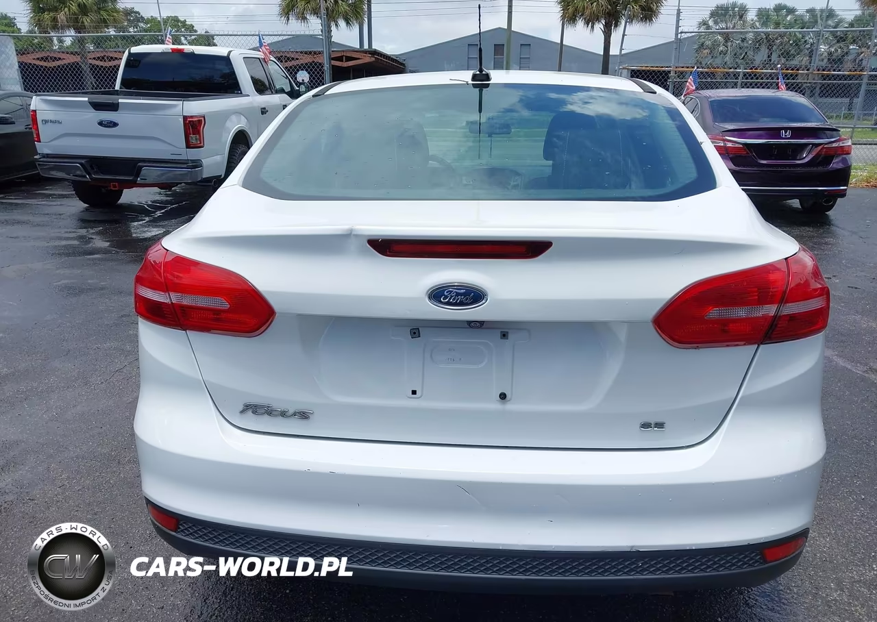 2016 Ford Focus Se VIN:1FADP3F21GL280632 - 6