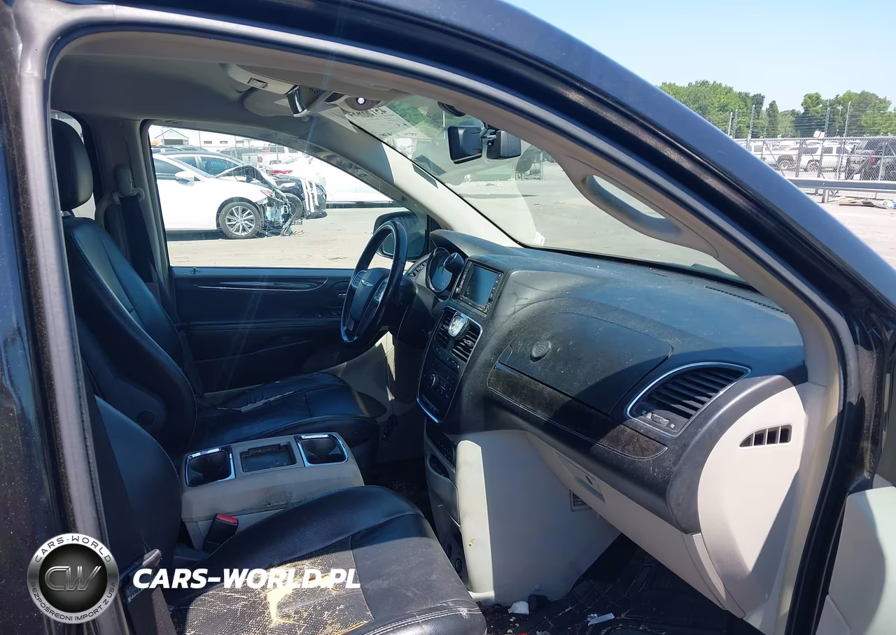 2011 Chrysler Town & Country Touring-L VIN:2A4RR8DG9BR624823 - 5