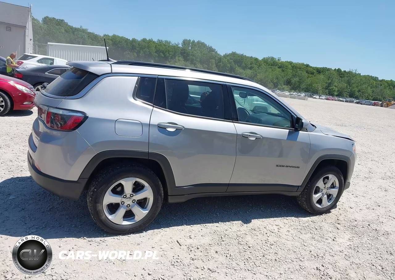 2018 Jeep Compass Latitude 4X4 VIN:3C4NJDBB4JT398682 - 13