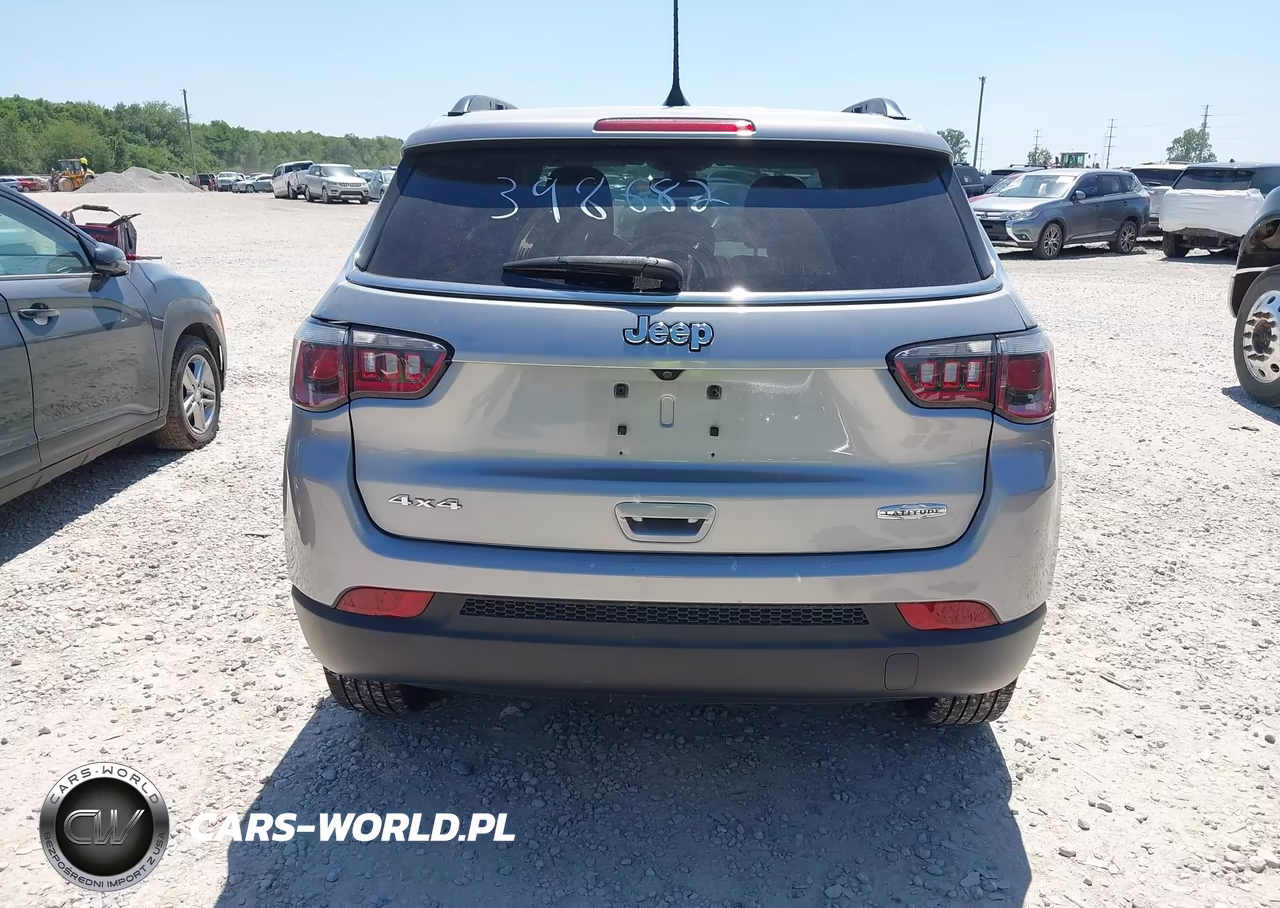 2018 Jeep Compass Latitude 4X4 VIN:3C4NJDBB4JT398682 - 16