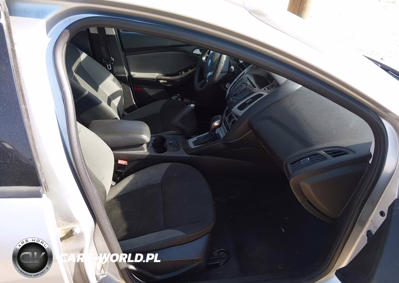 2014 Ford Focus Se VIN:1FADP3F29EL394200 - 5