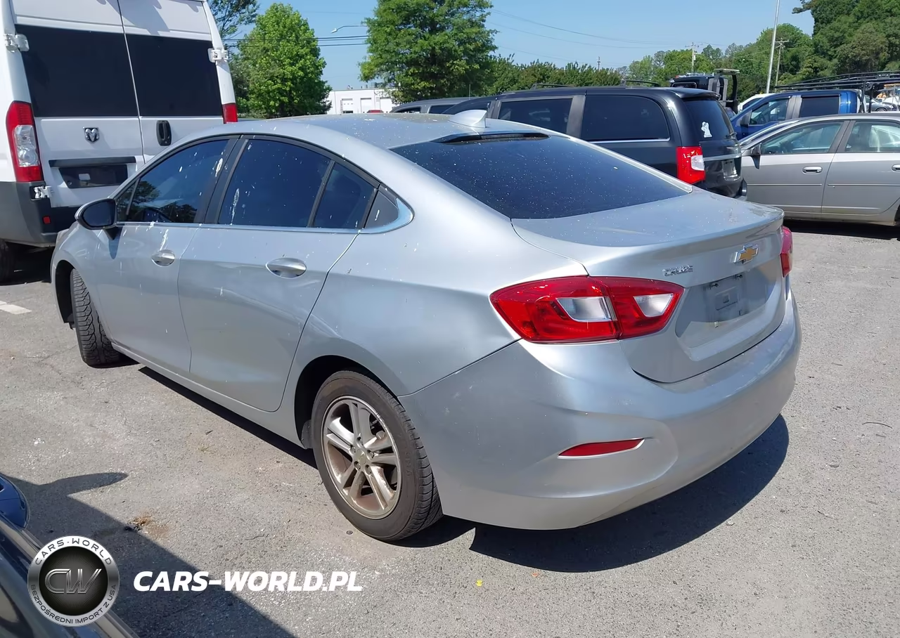 2018 Chevrolet Cruze Lt Auto VIN:1G1BE5SM7J7105725 - 3
