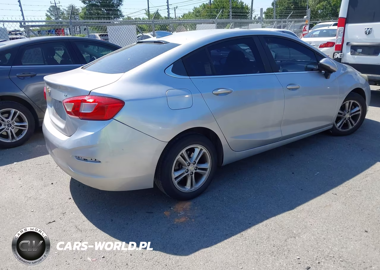 2018 Chevrolet Cruze Lt Auto VIN:1G1BE5SM7J7105725 - 4