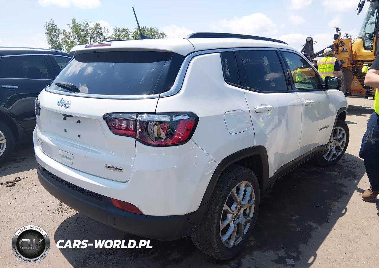 2022 Jeep Compass Latitude Lux 4X4 VIN:3C4NJDFB7NT236352 - 4