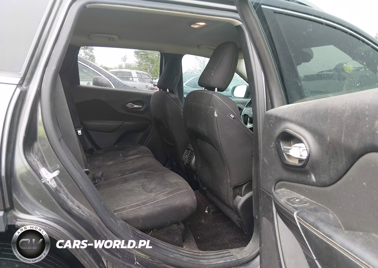 2016 Jeep Cherokee Latitude VIN:1C4PJLCB0GW258200 - 8