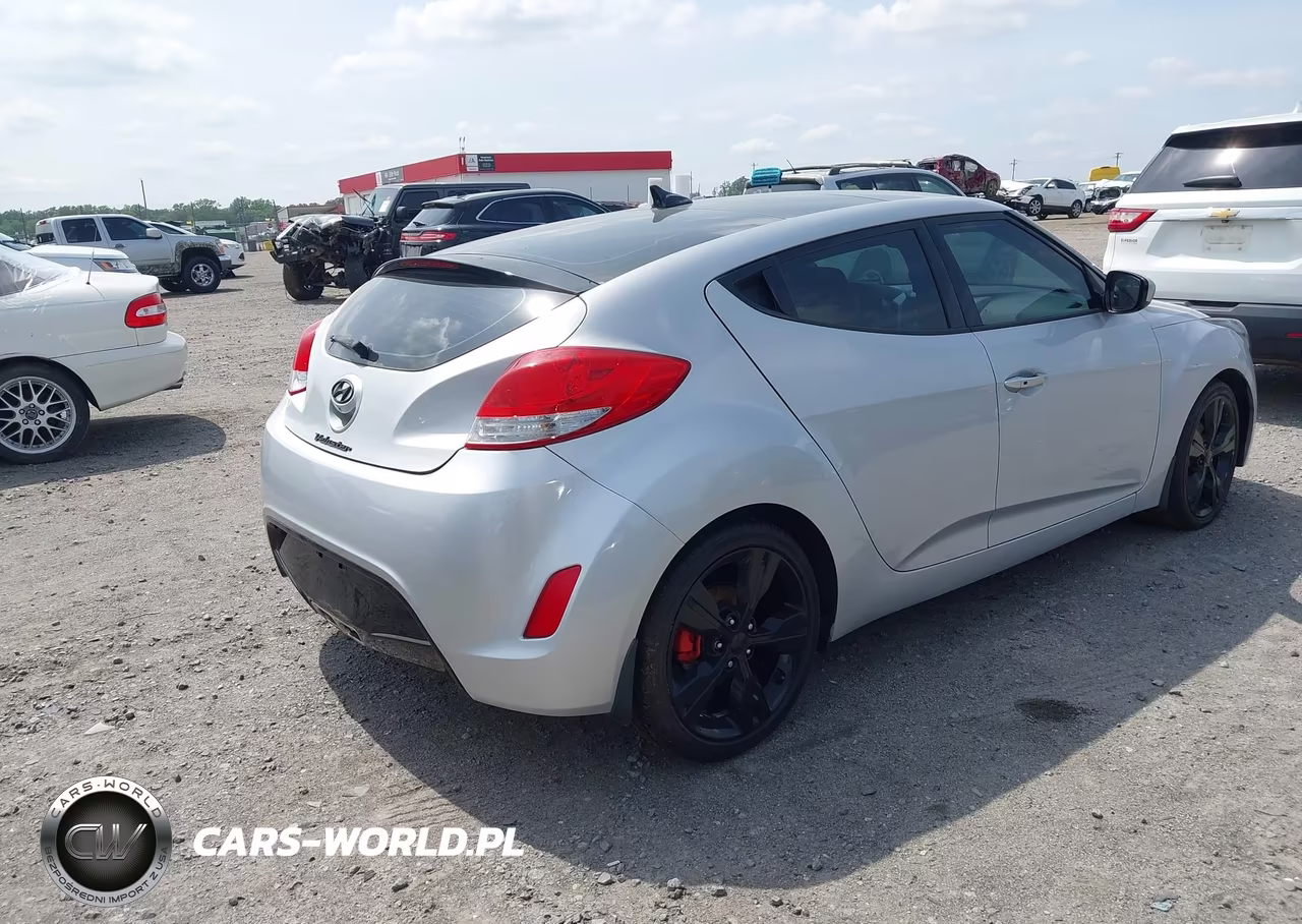 2017 Hyundai Veloster Value Edition VIN:KMHTC6AD5HU314767 - 4
