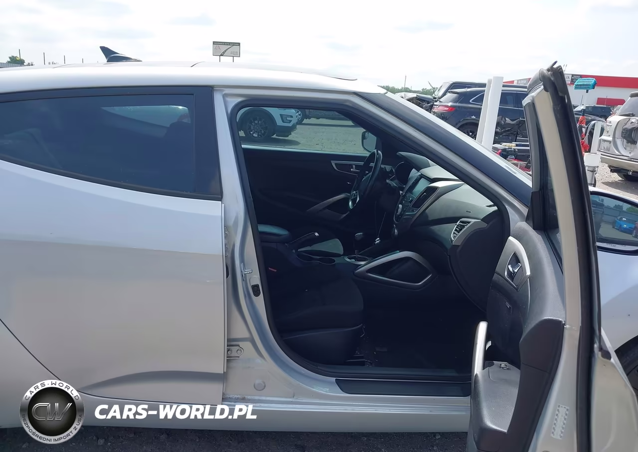 2017 Hyundai Veloster Value Edition VIN:KMHTC6AD5HU314767 - 5
