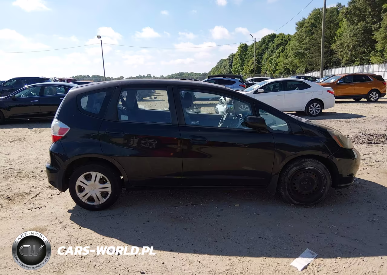 2010 Honda Fit VIN:JHMGE8H24AC038186 - 13
