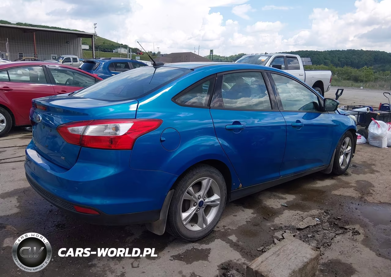 2014 Ford Focus Se VIN:1FADP3F22EL105948 - 4