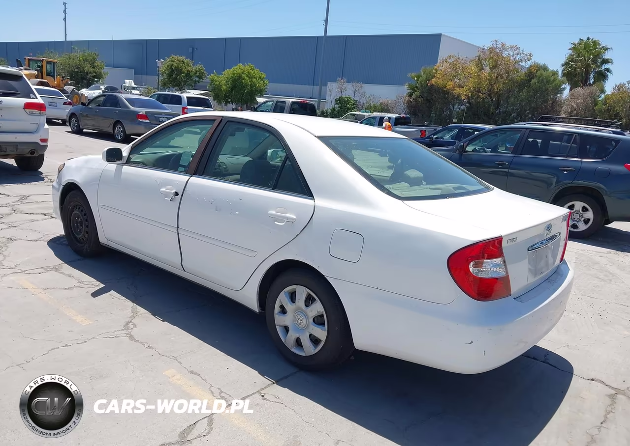 2002 Toyota Camry Le VIN:JTDBE30K920055322 - 3